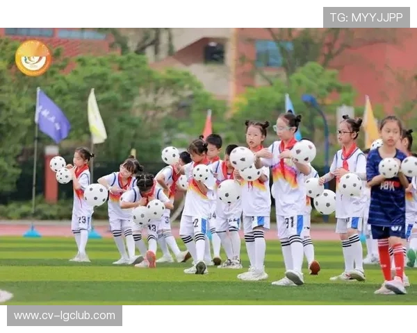 在大海的浪潮声中追逐绿茵梦想让足球与配乐共鸣出激情旋律